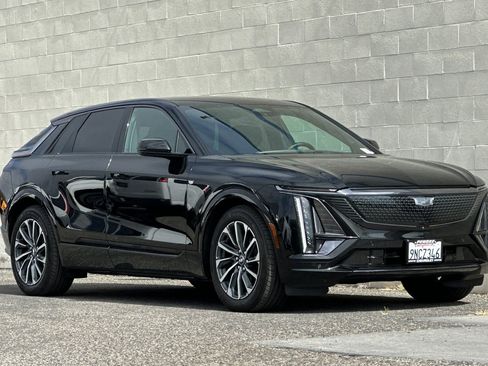 Used 2024 Cadillac Lyriq Sport AWD/4WD image 2