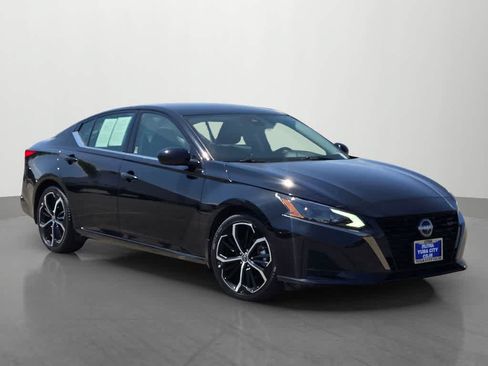 Used 2023 Nissan Altima 2.5 SR FWD image 8