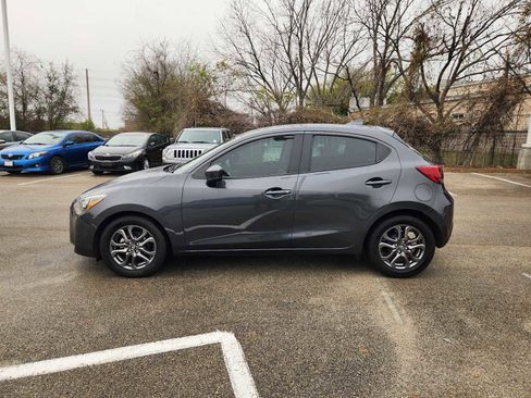 Used 2020 Toyota Yaris LE image 4