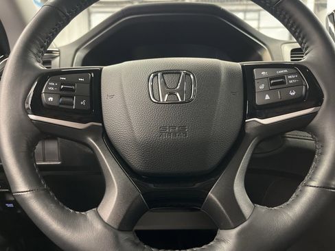 Used 2025 Honda Odyssey Elite image 14