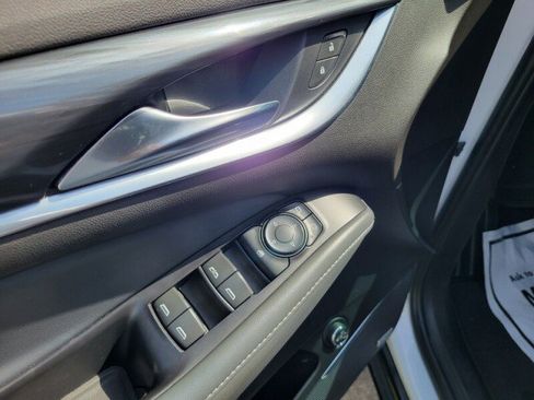 Used 2022 Buick Enclave Essence w/ Sport Touring Edition image 26