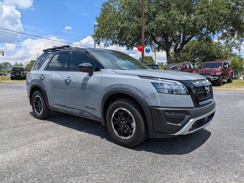 Used 2025 Nissan Pathfinder Rock Creek AWD/4WD image 2