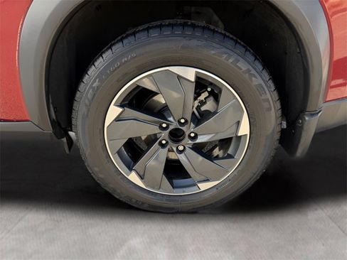 Used 2024 Nissan Rogue SV w/ SV Premium Package image 21