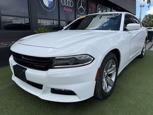 Used 2018 Dodge Charger SXT Plus RWD image 1
