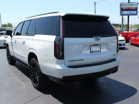 Used 2022 Cadillac Escalade ESV Sport Platinum w/ LPO, ONYX Package image 12