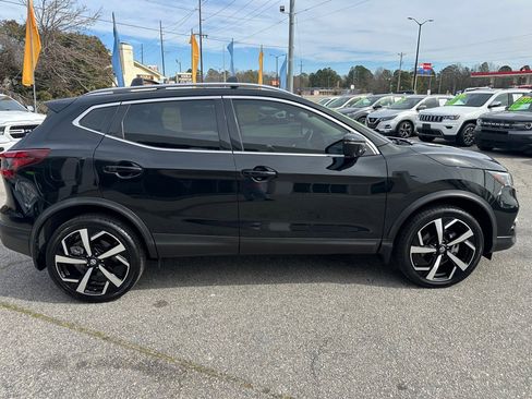 Used 2022 Nissan Rogue Sport SL w/ Premium Package image 6