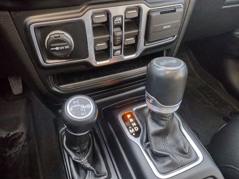 Used 2021 Jeep Wrangler Unlimited Sahara image 29