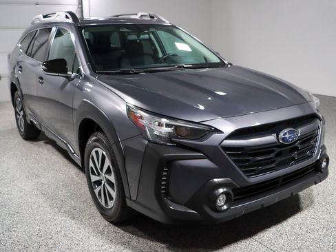 Used 2024 Subaru Outback Premium AWD/4WD image 5