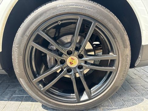 Used 2022 Porsche Cayenne Platinum Edition AWD/4WD image 5