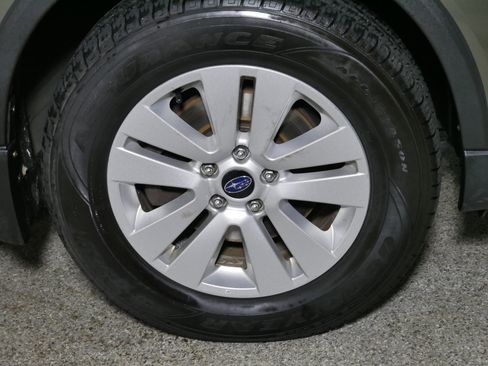 Used 2017 Subaru Outback 2.5i Premium image 15