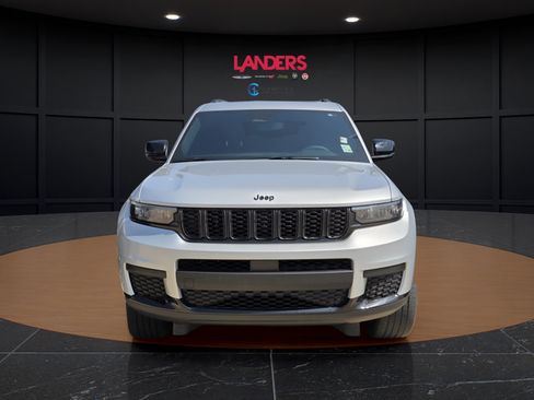 Used 2023 Jeep Grand Cherokee L Laredo RWD image 2