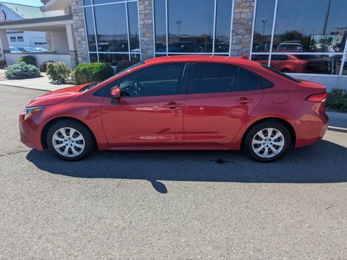 Used 2020 Toyota Corolla LE FWD image 2