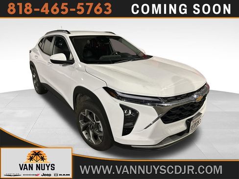Used 2025 Chevrolet Trax LT FWD image 1