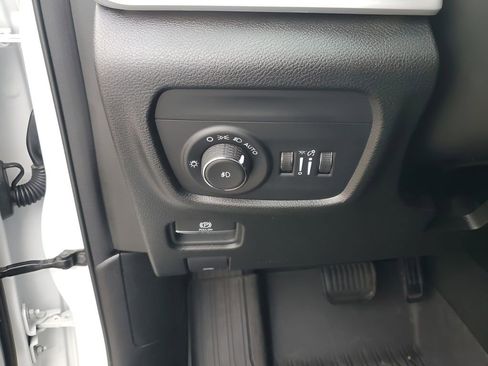 Used 2024 Jeep Grand Cherokee Limited w/ Black Appearance Package image 32