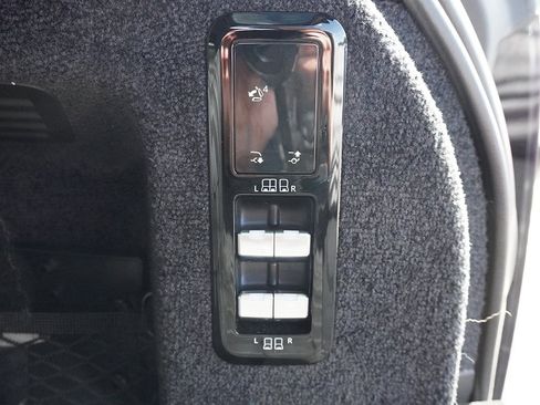 Used 2024 Land Rover Range Rover Long Wheelbase Autobiography image 25