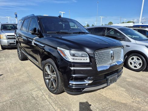 Used 2019 Lincoln Navigator Reserve w/ Cargo Package AWD/4WD image 2