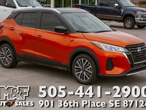 Used 2024 Nissan Kicks SV image 1