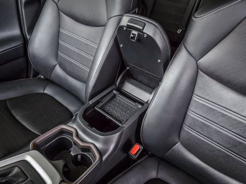 Used 2020 Toyota RAV4 Limited image 32