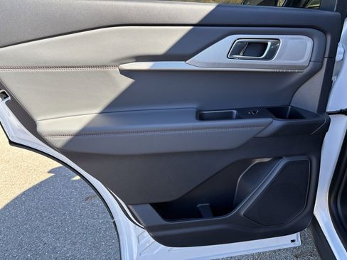 New 2026 Ford Explorer Active w/ Active Comfort Package image 22