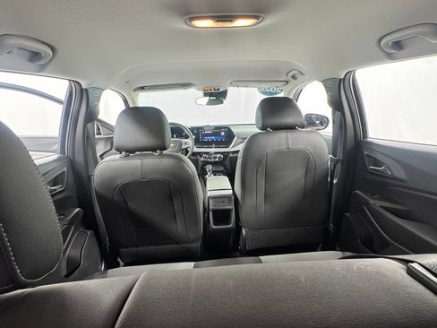 Used 2025 Chevrolet Trax LT w/ LT Convenience Package FWD image 17