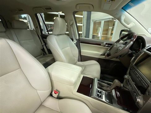 Used 2017 Lexus GX 460 Premium w/ Premium Package AWD/4WD image 34