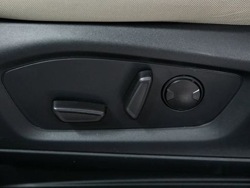 Used 2023 Ford Explorer XLT image 17