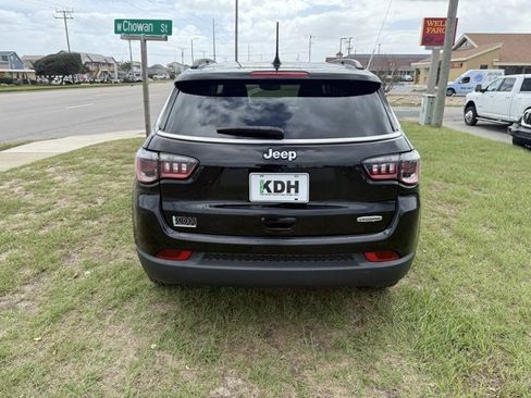 Certified 2022 Jeep Compass Latitude w/ Convenience Group image 6