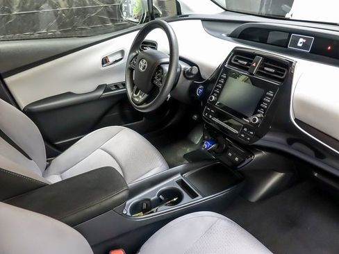 Certified 2022 Toyota Prius LE image 27