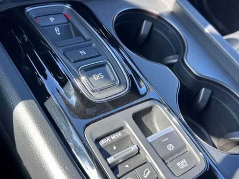 Used 2025 Honda Pilot TrailSport image 25