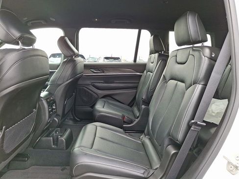 Used 2024 Jeep Grand Cherokee L Limited AWD/4WD image 10