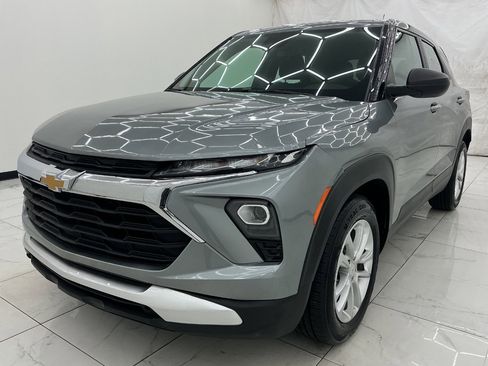 Used 2024 Chevrolet TrailBlazer LS FWD image 1