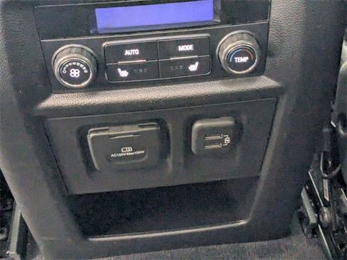 Used 2020 Chevrolet Traverse Premier image 28