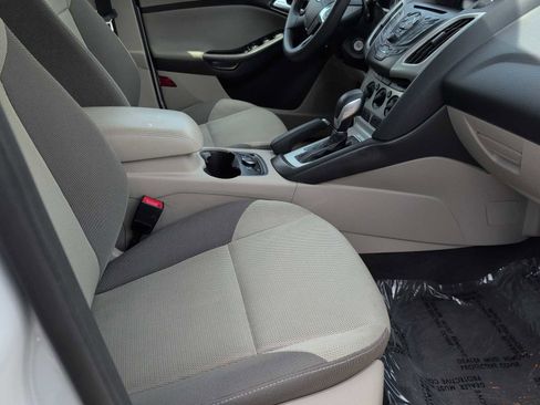 Used 2014 Ford Focus SE w/ SE Winter Package FWD image 20