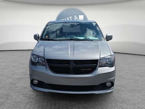 Used 2019 Dodge Grand Caravan SXT w/ Blacktop Package FWD image 9