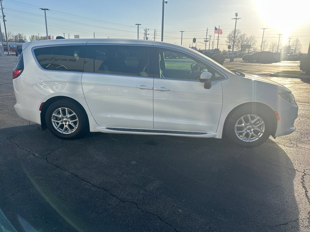 Used 2021 Chrysler Voyager LX FWD image 6