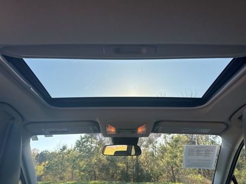 Used 2019 Toyota RAV4 XLE Premium image 15