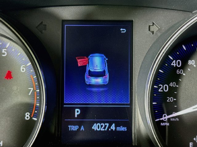 Used 2020 Toyota C-HR XLE FWD image 13
