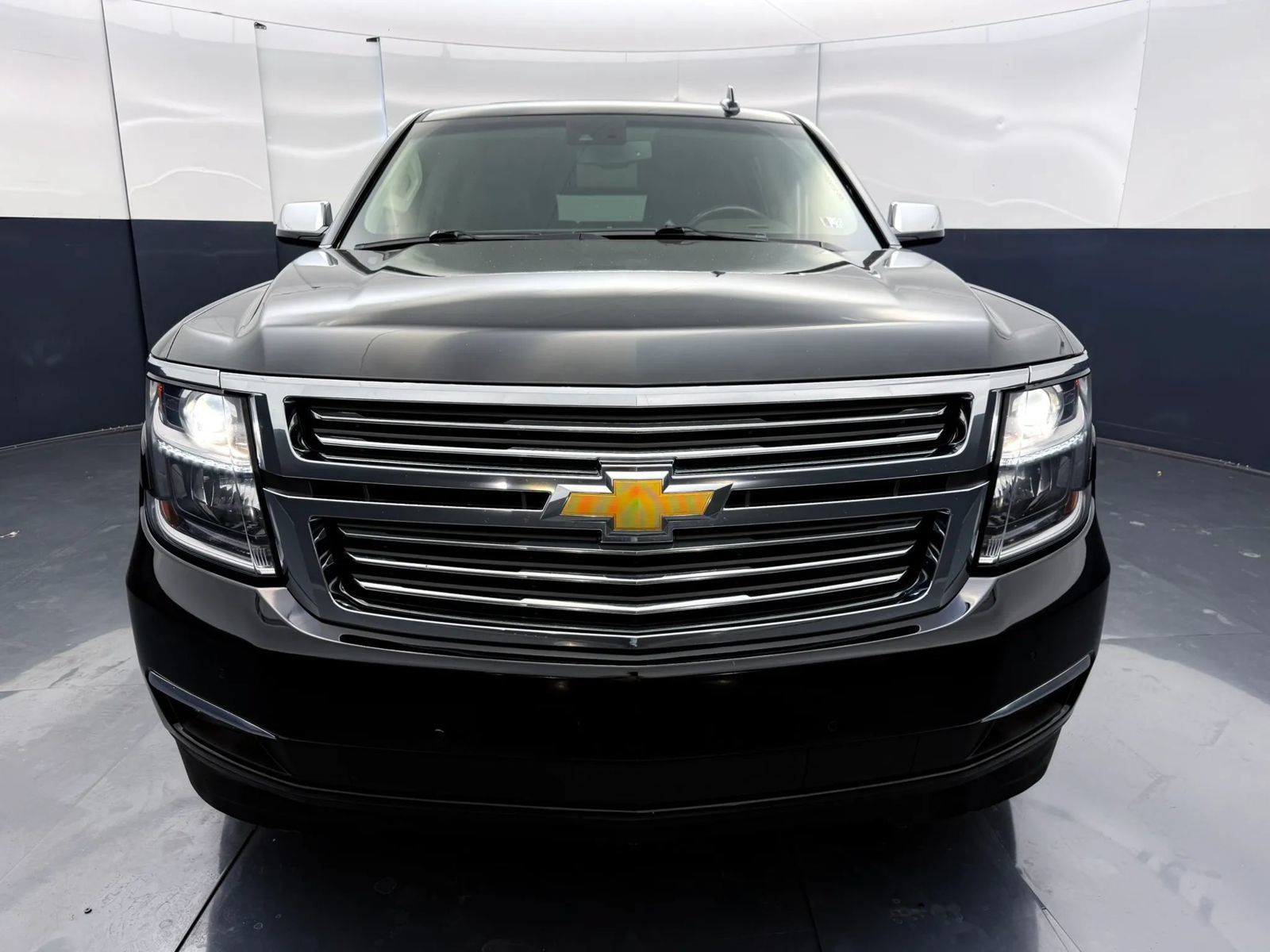 Used 2017 Chevrolet Suburban Premier AWD/4WD image 2