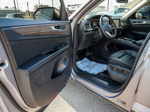 Used 2024 Volkswagen Atlas SEL AWD/4WD image 37