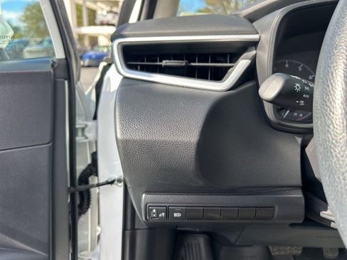 Used 2025 Toyota Corolla LE image 26