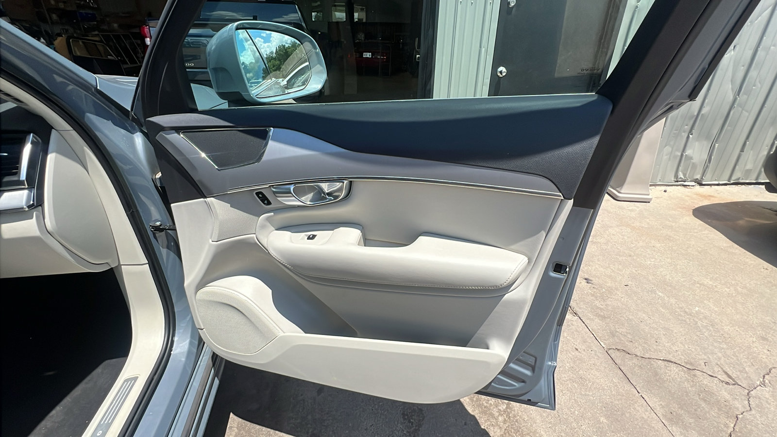 Used 2023 Volvo XC90 B5 Core AWD/4WD image 19