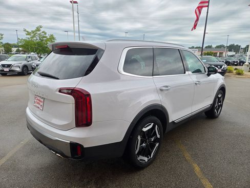 Used 2025 Kia Telluride S FWD image 4