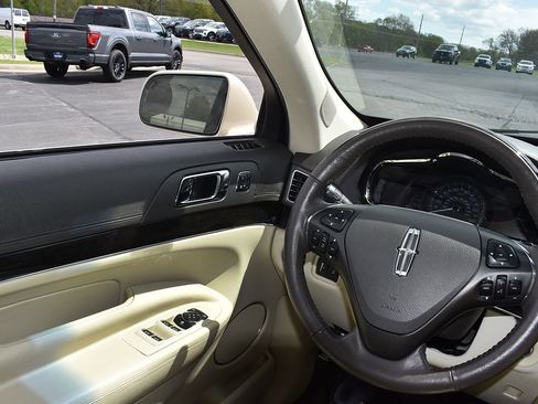 Used 2018 Lincoln MKT AWD w/ Technology Package image 21