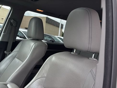 Used 2014 Toyota Highlander Limited w/ Driver Technology Package AWD/4WD image 24