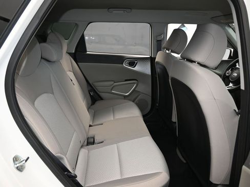 Used 2021 Kia Soul LX image 34