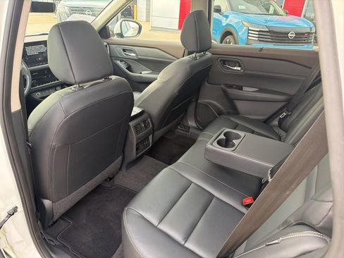 Used 2023 Nissan Rogue SL w/ SL Premium Package image 16