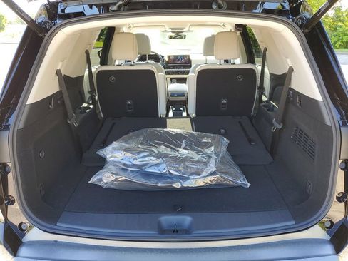 New 2026 Nissan Pathfinder SL w/ SL Premium Package AWD/4WD image 7