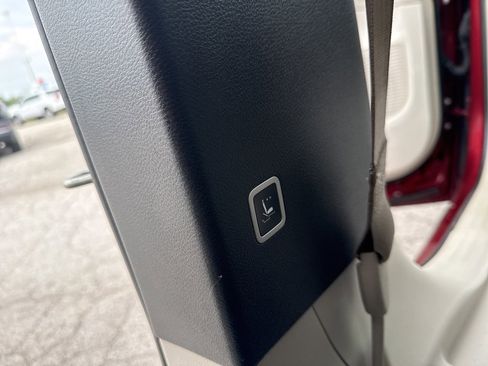 Used 2020 Chrysler Pacifica Limited image 27