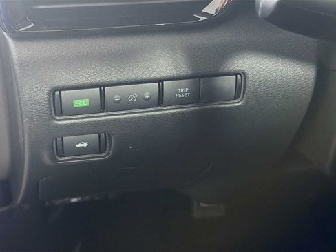 Used 2025 Nissan Sentra SV FWD image 8