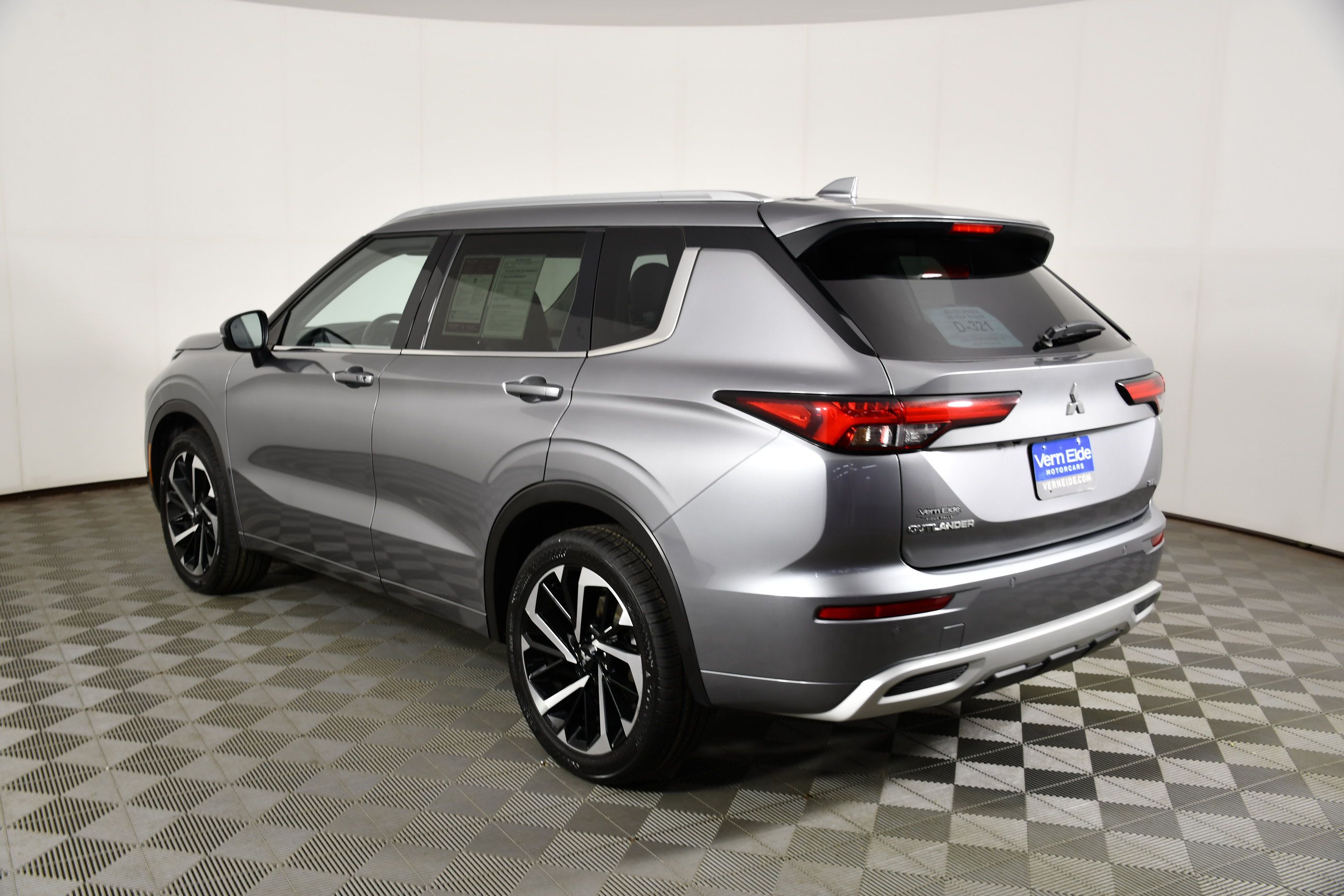 Used 2024 Mitsubishi Outlander SEL AWD/4WD image 8